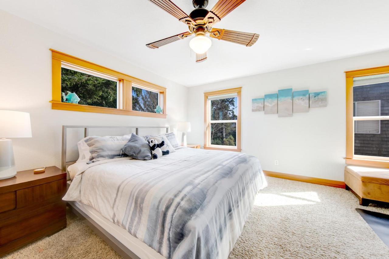 Blue Wave Heights Villa Lincoln City Exterior photo
